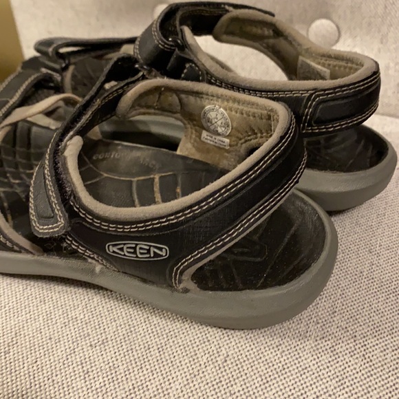 Keen black ankle strap sandals - size 7 - Picture 3 of 10